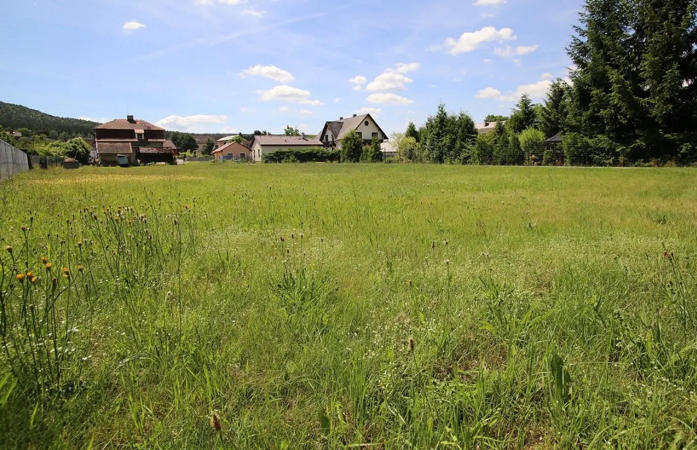 Prodej stavebního pozemku 3 128 m² s domem v obci Dobřív - 8.742.760,- Kč