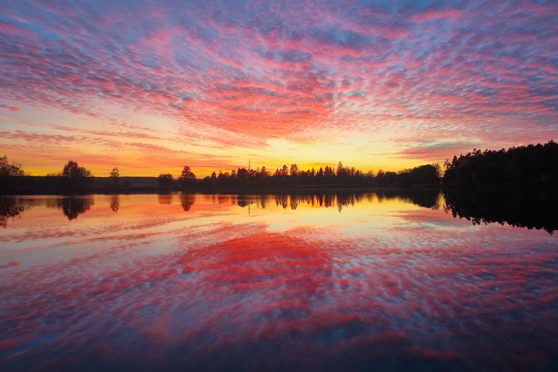 Chatka na kouzelném místě, kde si zapadající slunce opravdu vychutnáte..