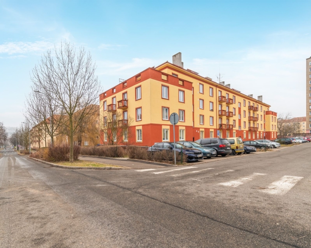 K prodeji nabízíme prosvětlený byt 1+1 se dvěma sklepy  3.030.000,- Kč