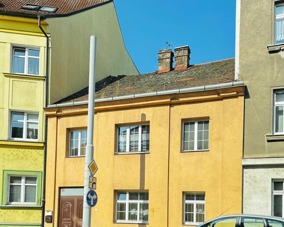 Ideální polovina rodinného domu o dvou bytových jednotkách se zahradou  - 3 844 561,- Kč