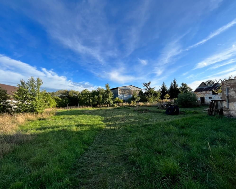 Prodej pozemku 1200 m², Vlkošov - Bezvěrov 899.000,- Kč