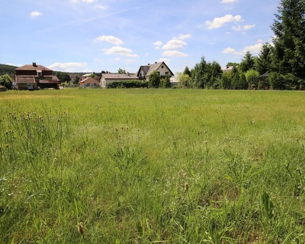 Prodej stavebního pozemku 3 128 m² s domem v obci Dobřív - 8.742.760,- Kč